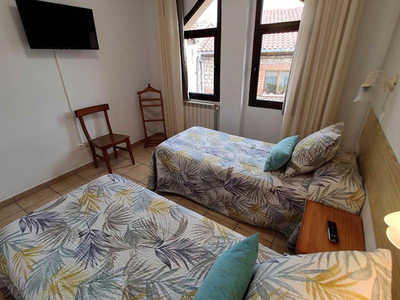 Royuela Hostal Buitenkant foto